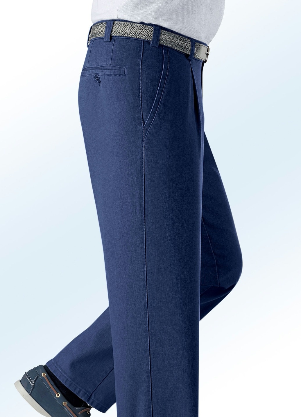 Unterbauch-Jeans mit Gürtel