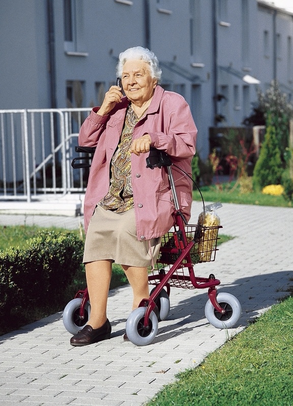 Zusammenklappbarer Rollator mit Feststellbremse