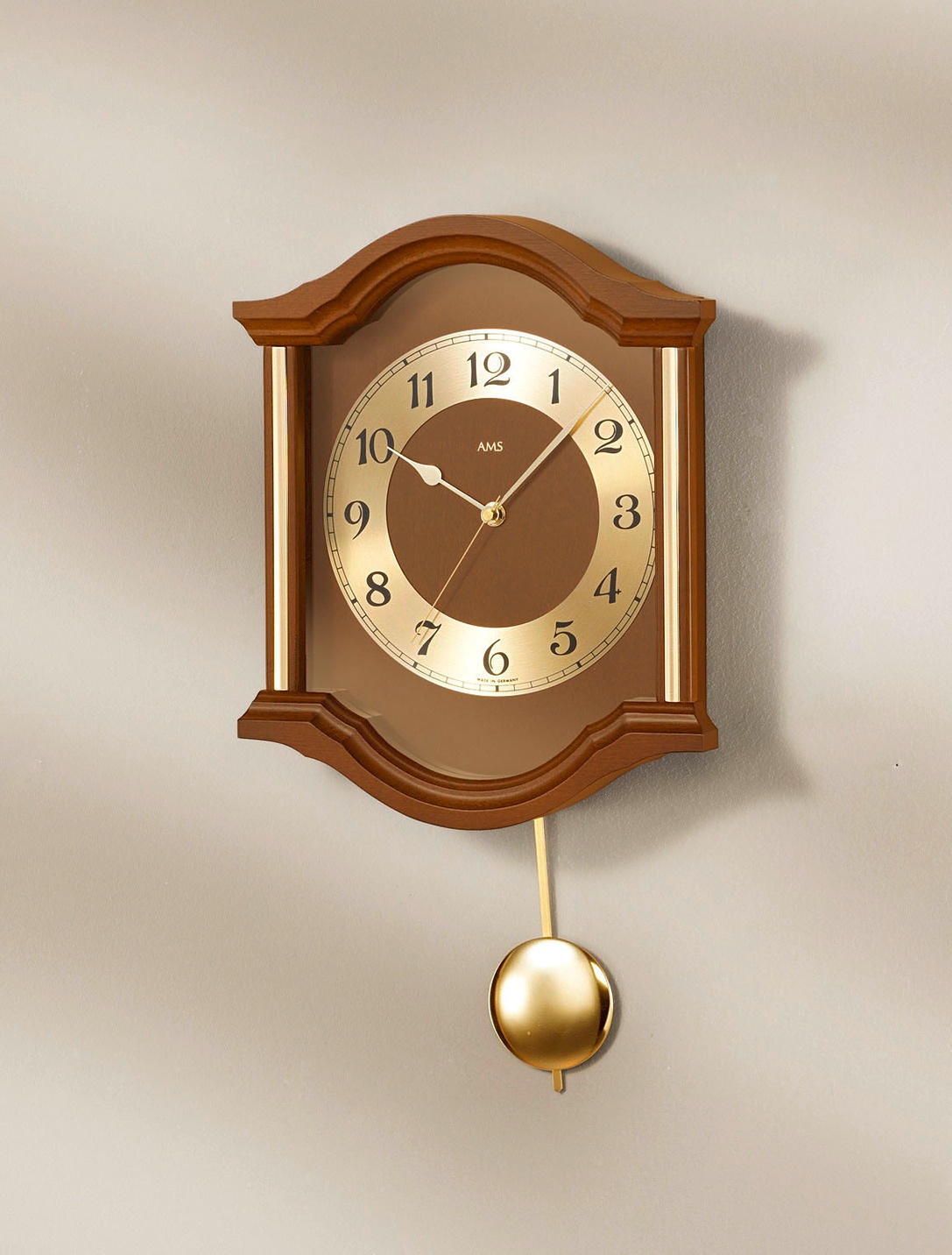 Wanduhr aus Holz