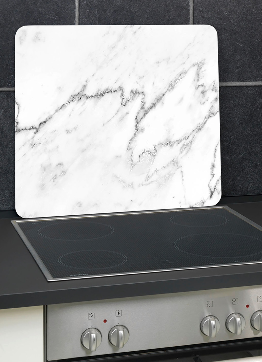 Wandblende aus Glas in Marmor-Optik