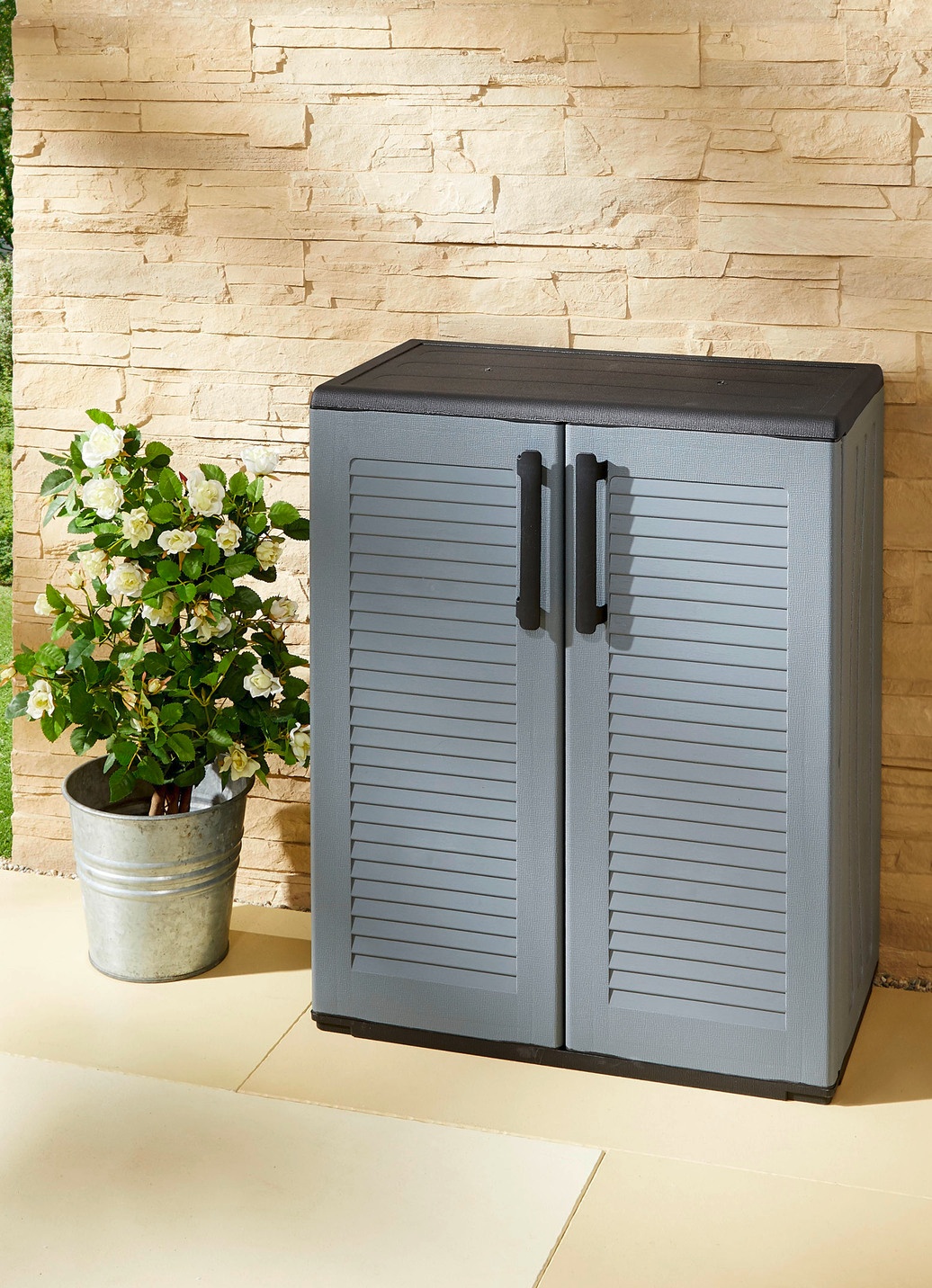 Gartenschrank in Lamellenoptik