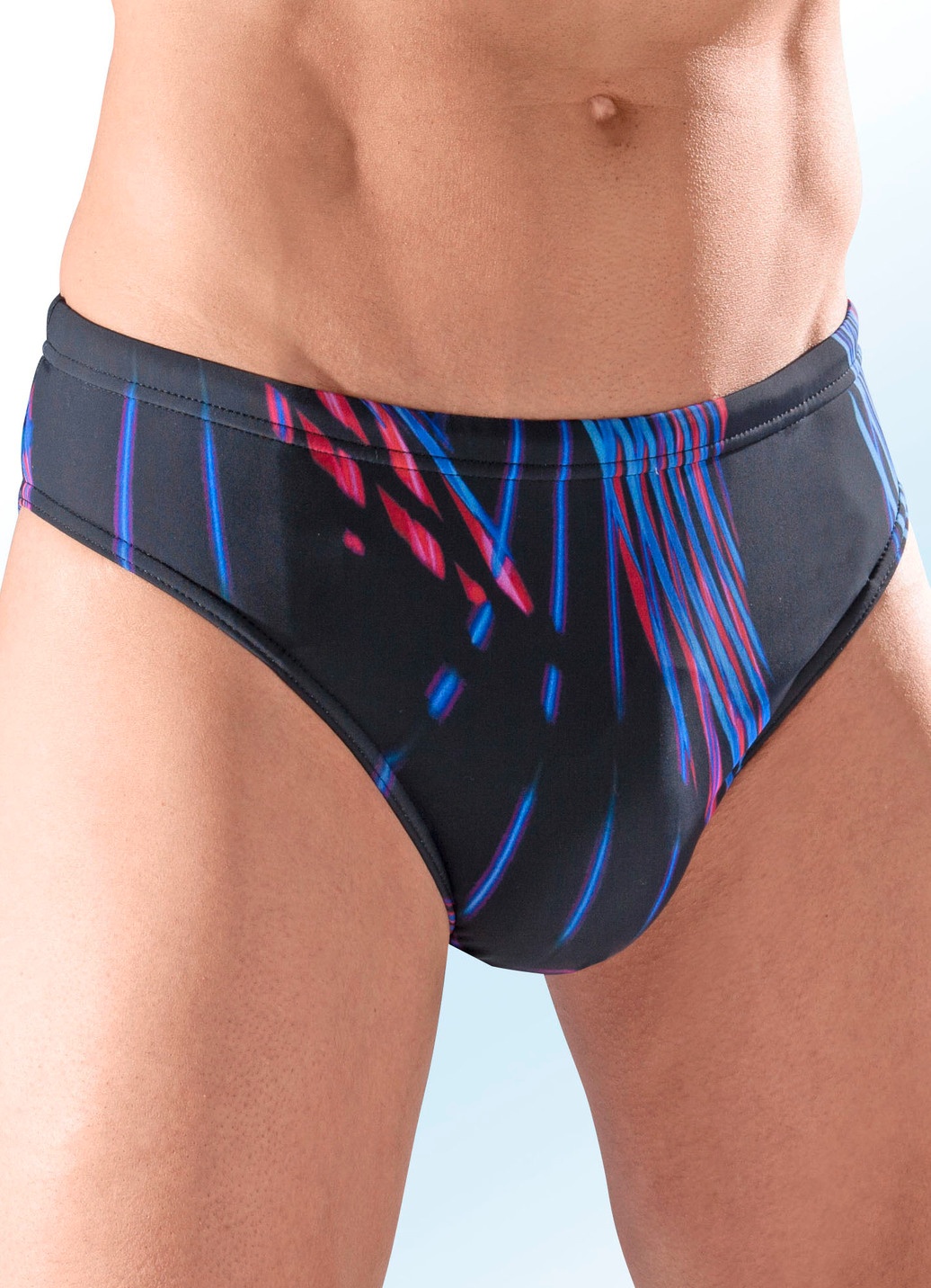 Badehose in Slipform mit buntem Druckdessin