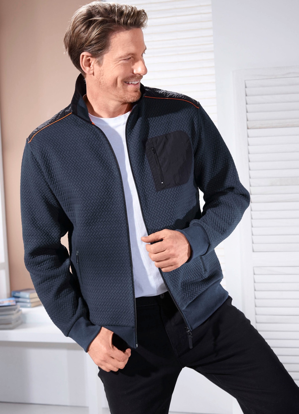 Sweatjacke aus Strukturgewebe