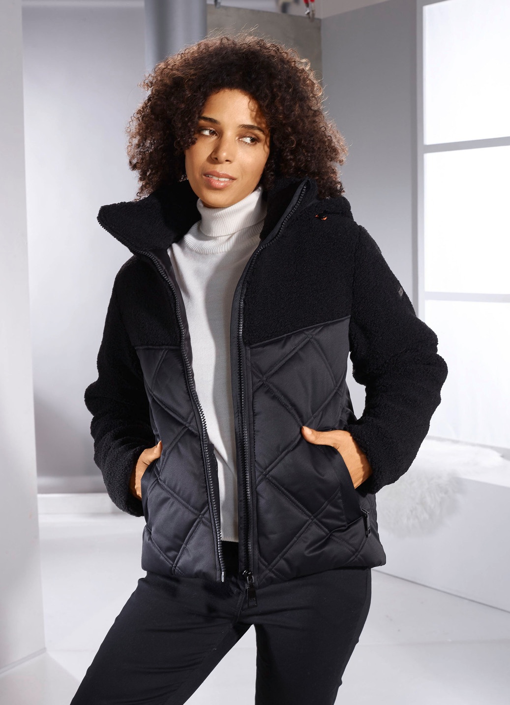 Funktionsjacke in trendstarkem Materialmix