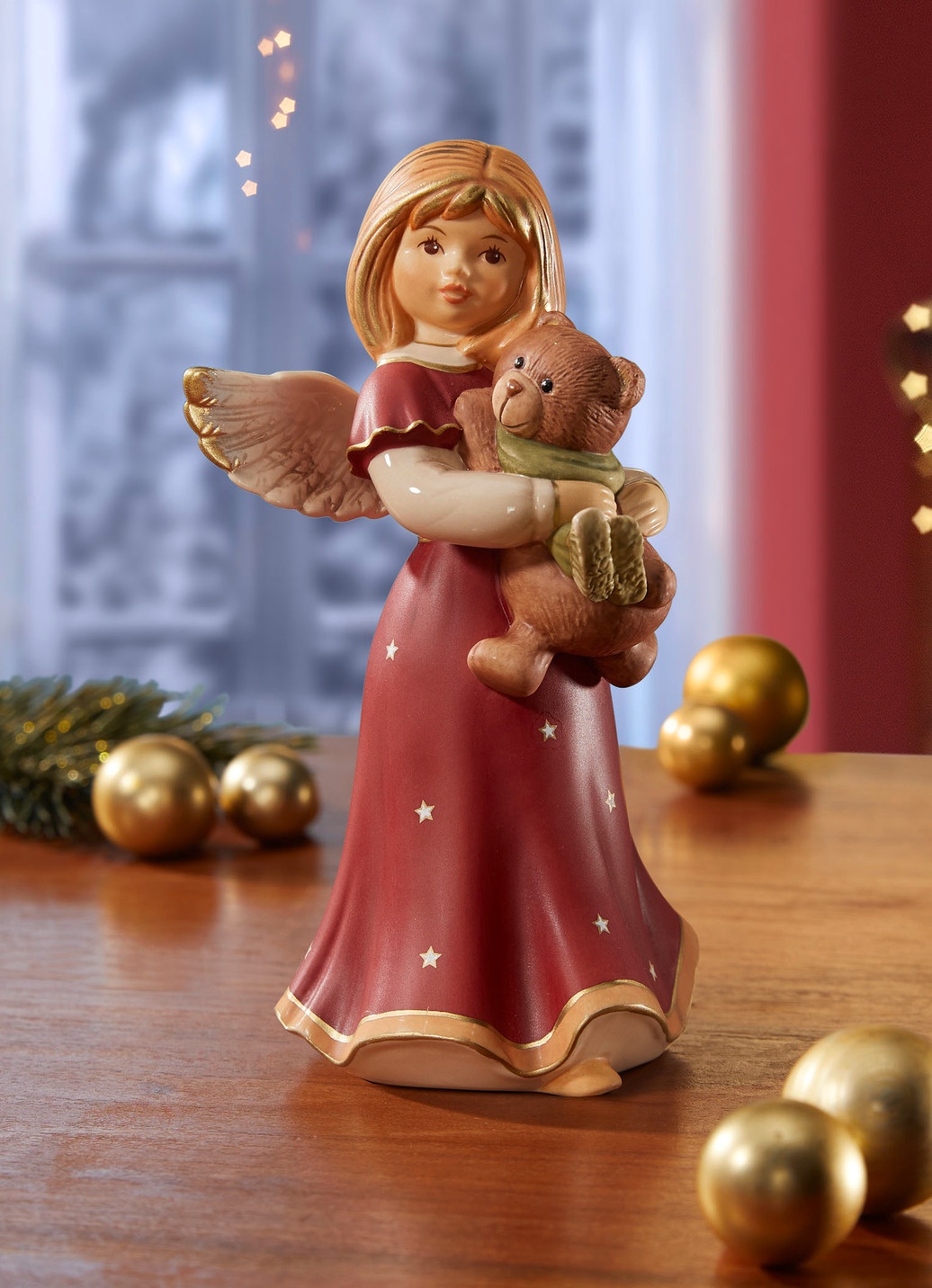 Engel mit Teddy aus dem Hause Goebel