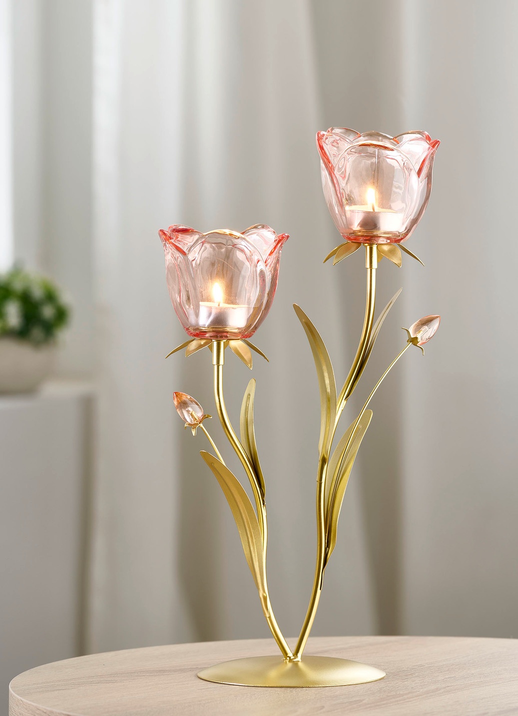Eleganter Teelichthalter mit Gläser in Rosenform