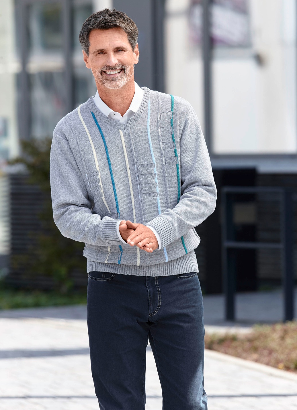 V-Pullover mit Strukturdessin