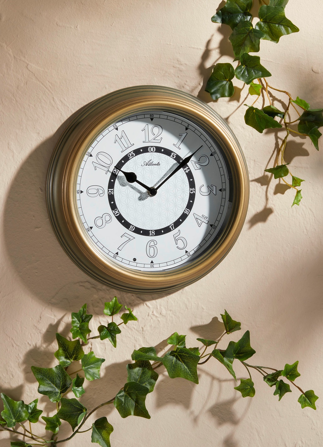 Gartenuhr mit Beleuchtung