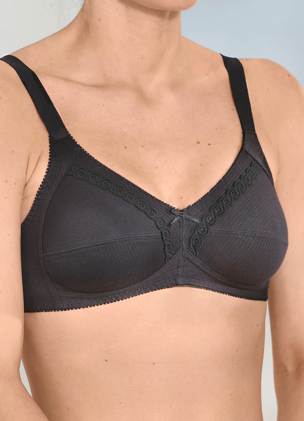 Naturana Zweierpack  BH mit dekorativem Spitzenband in den Cups
