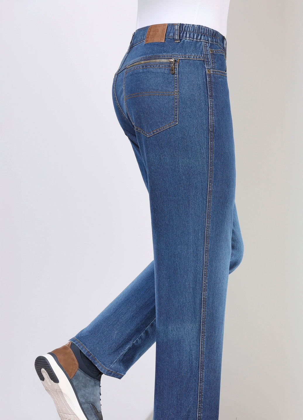 Attraktive Jeans mit Dehnbundeinsätzen