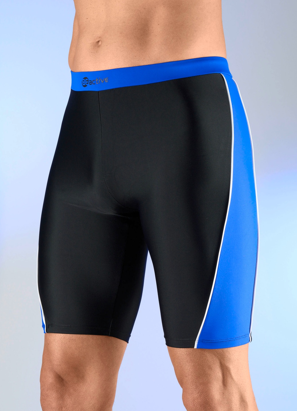 Badelongpants mit blauen Einsätzen
