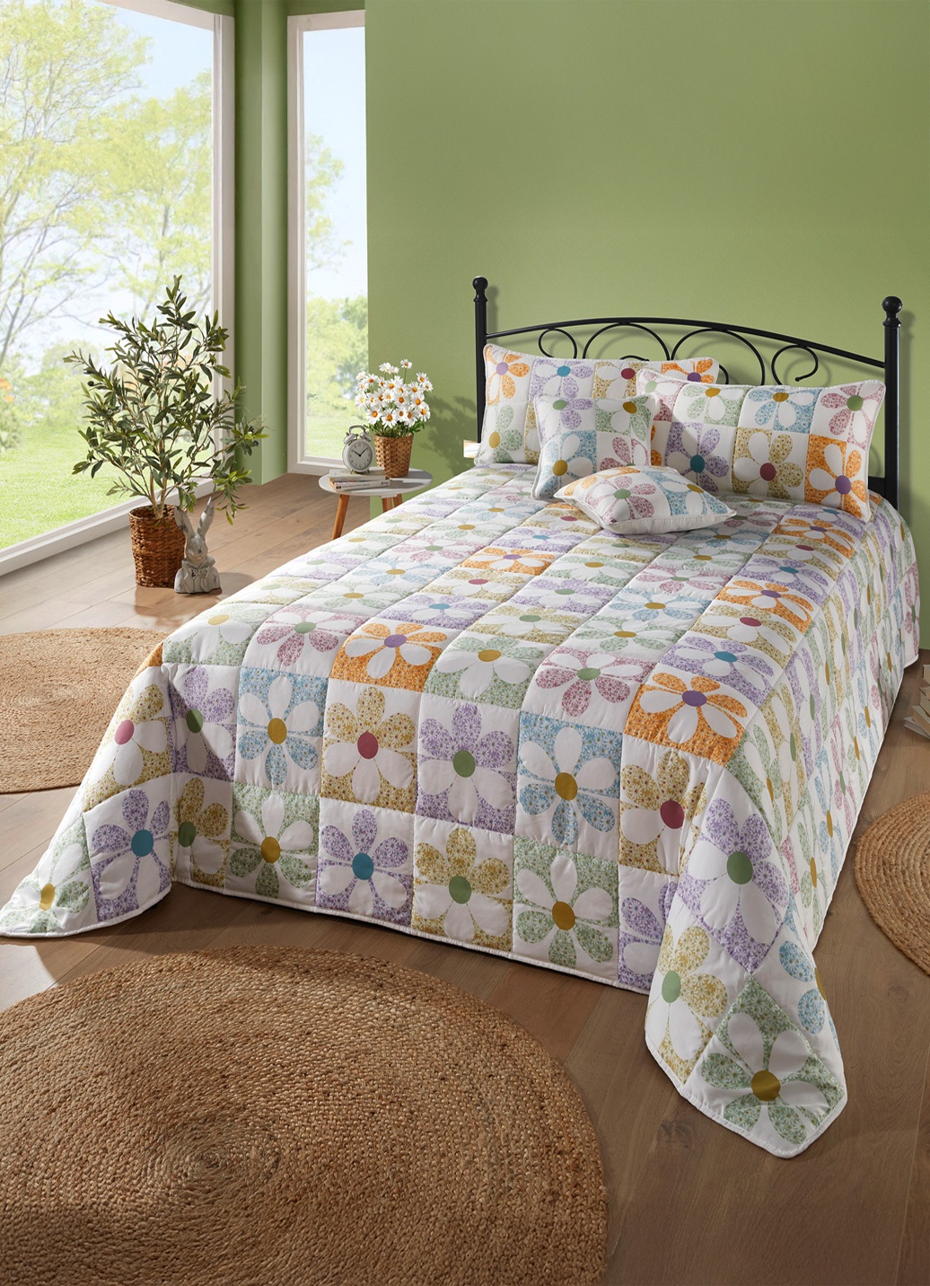 Tagesdecke und Kissenbezüge im Patchwork-Stil