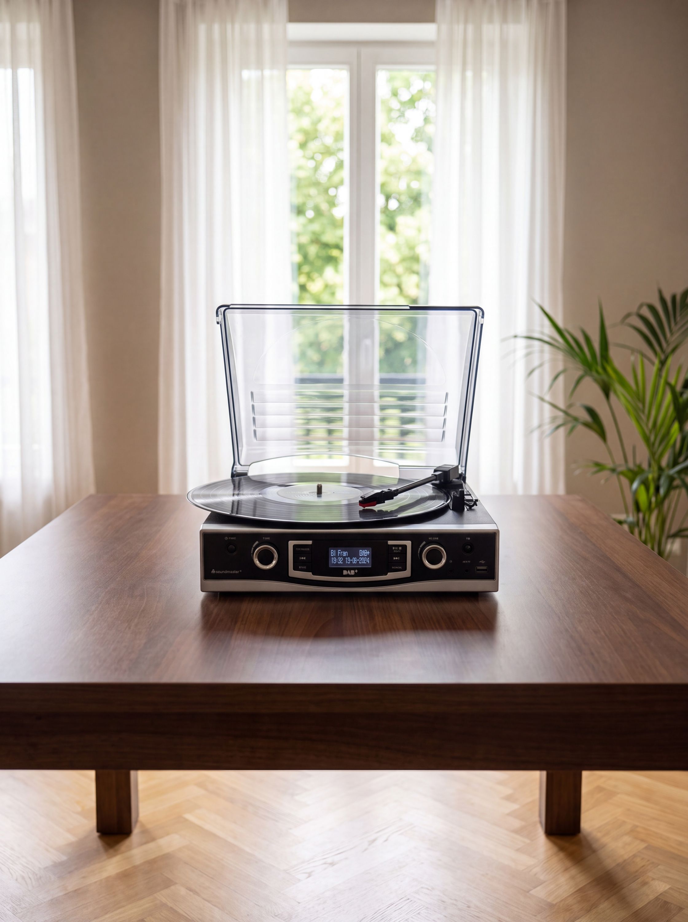 „soundmaster“ PL590SW Plattenspieler mit DAB+