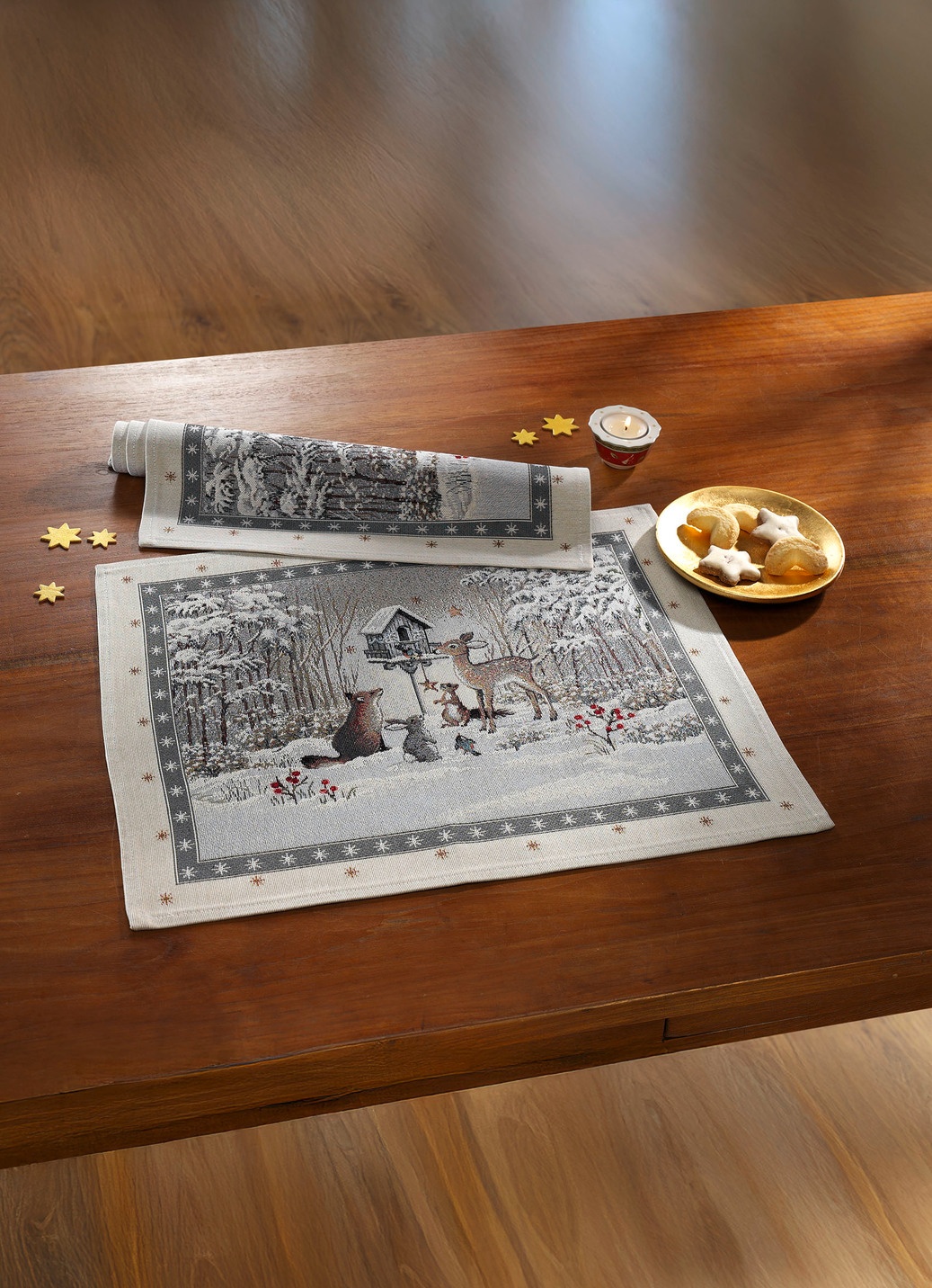 Tisch- und Raumdekoration mit Winterlandschaft