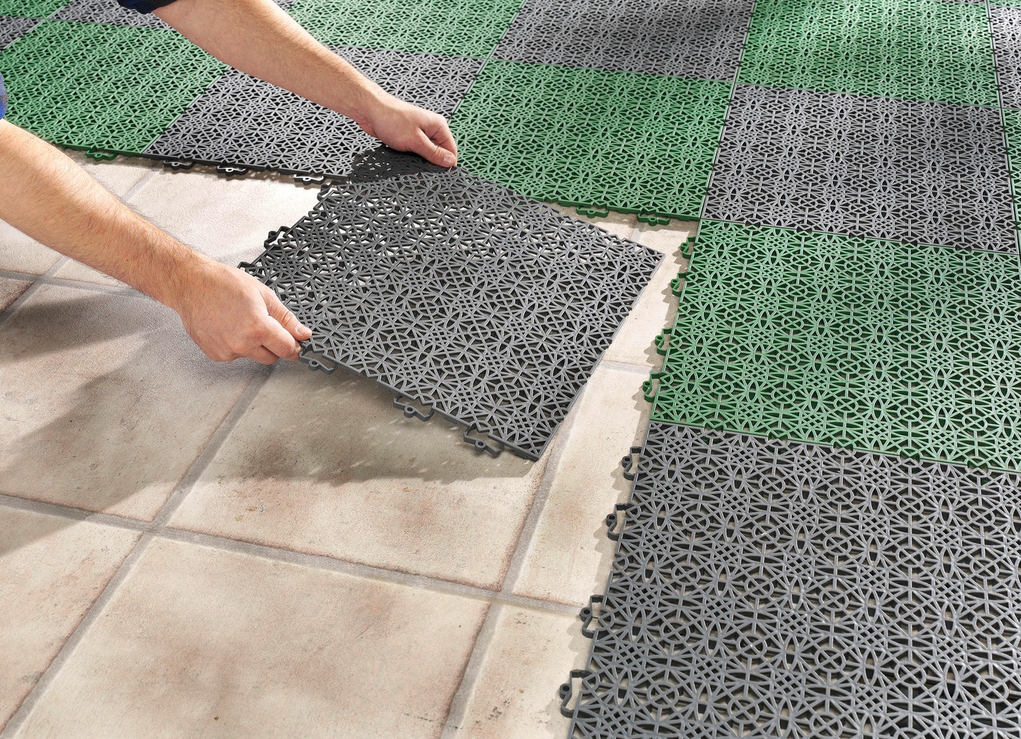 Witterungsbeständige Terrassenfliesen mit Klicksystem