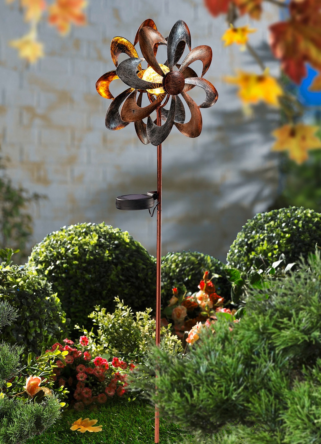 Windrad mit Solarkugel