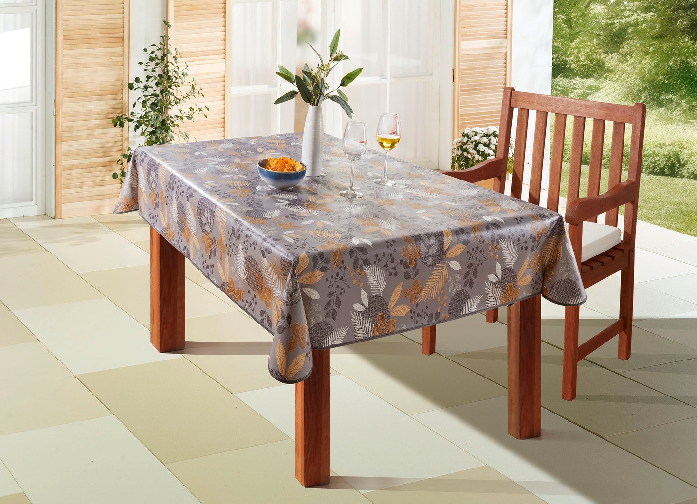 Wachstuch-Tischdecke mit Blätter-Motiv