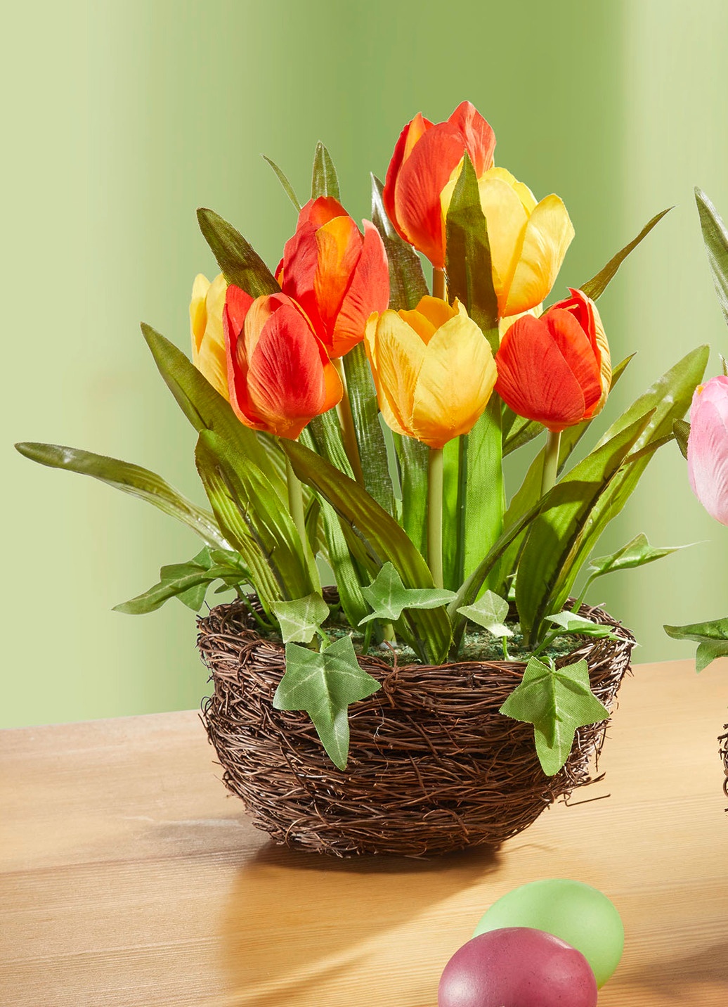 Tulpen im Weidekorb