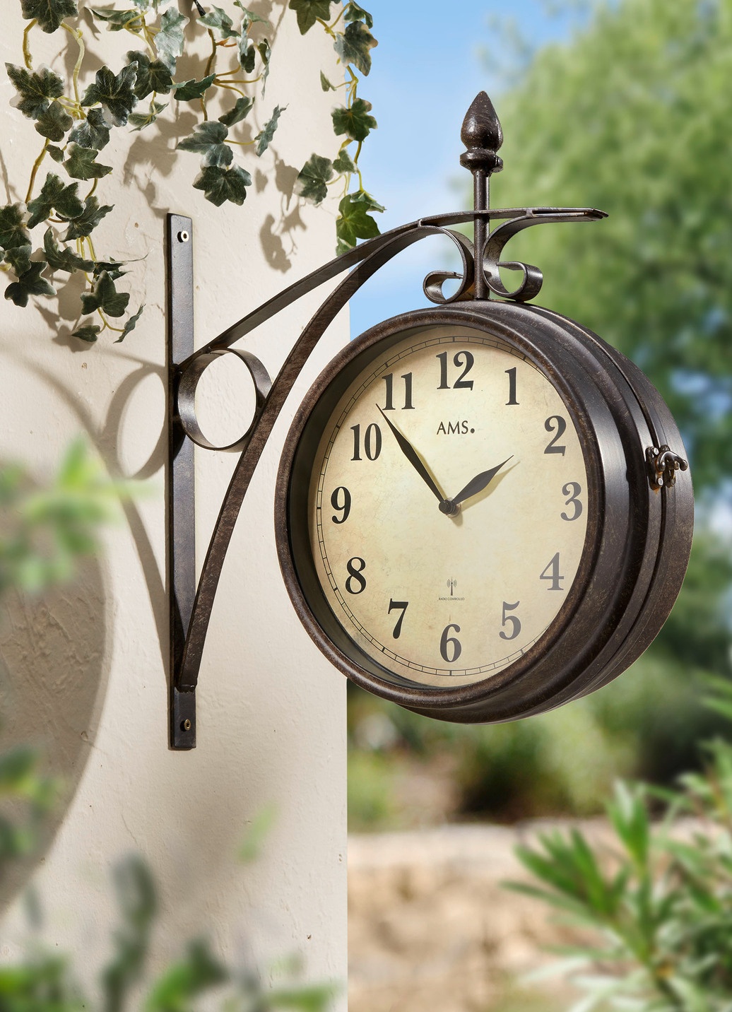 Funk-Wanduhr mit Seitenhalter