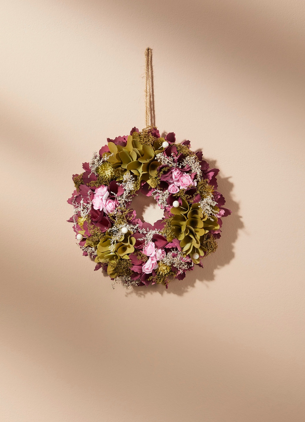 Wandkranz mit verschiedenen Blüten
