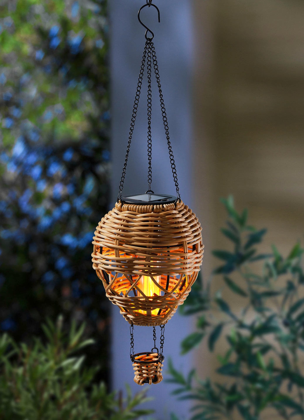 Solar-Hängeballon in Rattan-Optik