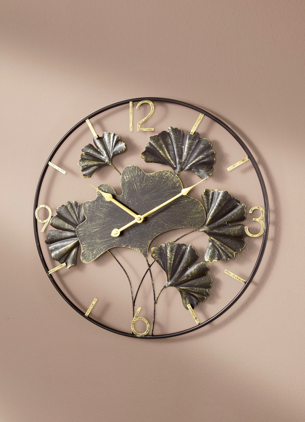 Wanduhr mit Ginkgo-Blätterdesign