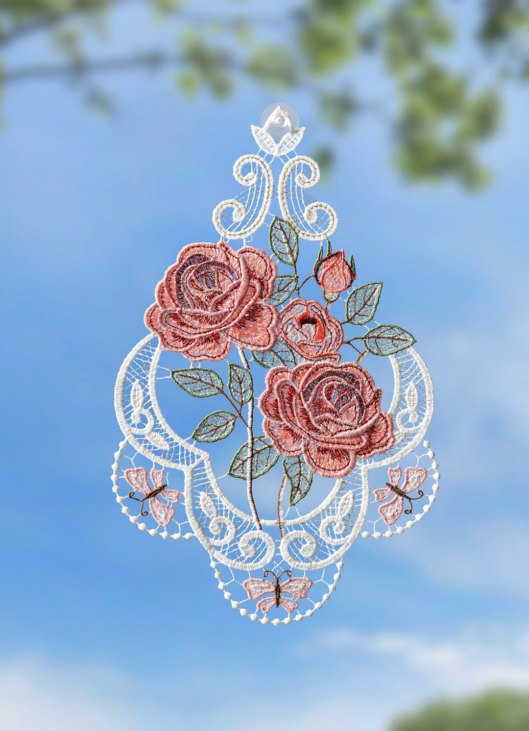 Fensterbild mit Rosenmotiv aus echter Plauener Spitze