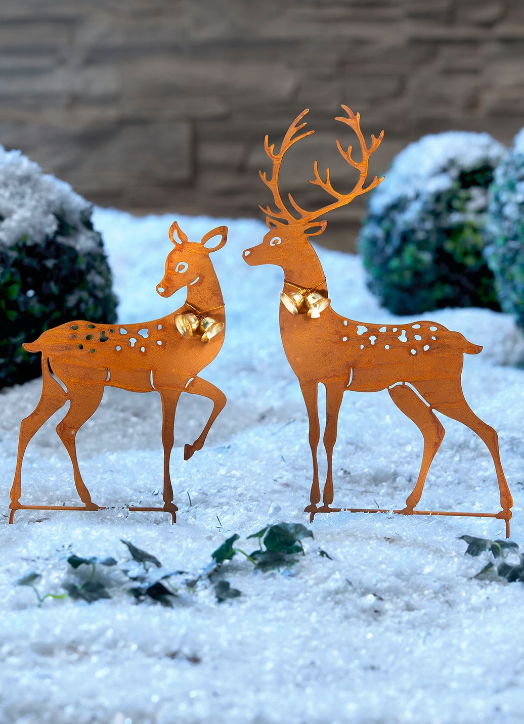 Reh und Hirsch mit Glöckchen