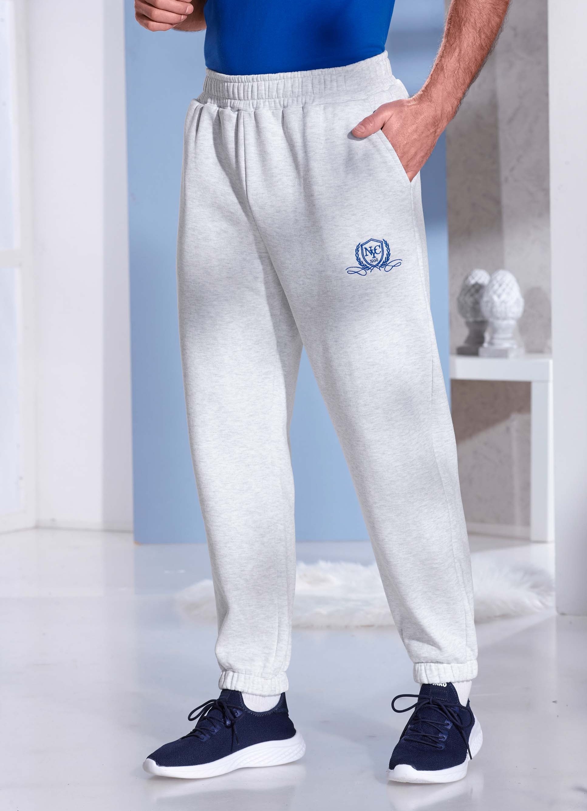 Freizeithose mit Stickerei